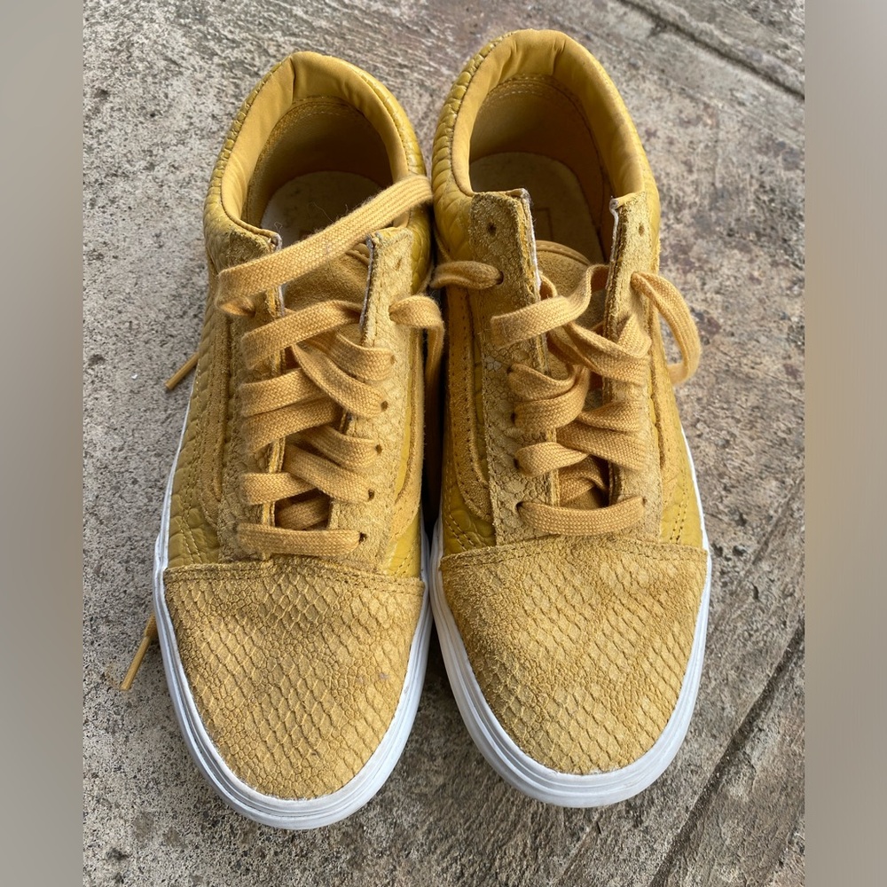 Vans platform textured gold tie shoes womans size 6.5